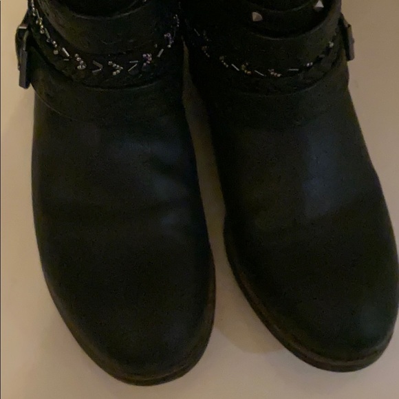 Boots - Picture 4 of 6